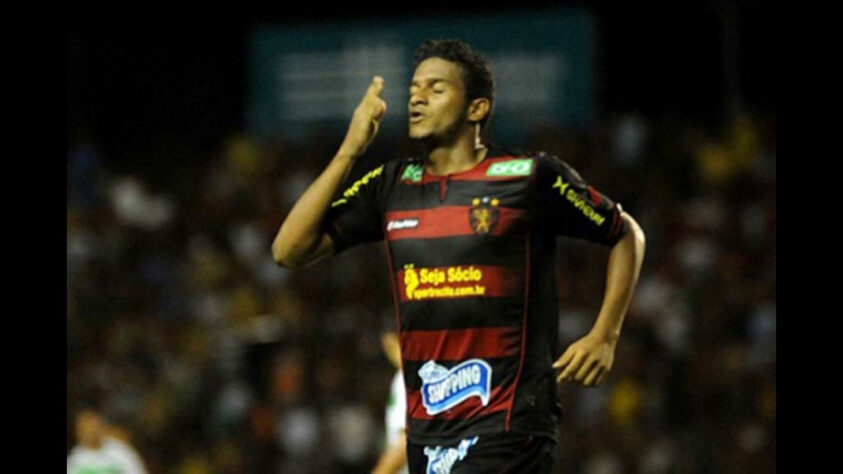 Reinaldo - Titular absoluto do São Paulo e um dos garçons do Brasielirão, Reinaldo teve problemas com parte da torcida do Sport em 2012, que o chamava de "Ruim-naldo".