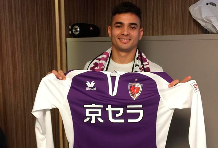 ESQUENTOU - Destaque do Kyoto Sanga nas últimas duas temporadas, o meia Renan Mota, que já atuou por Santos, Figueirense e Oeste, disse que a chance de permanecer no futebol asiático é grande, mas não descartou um retorno ao Brasil.