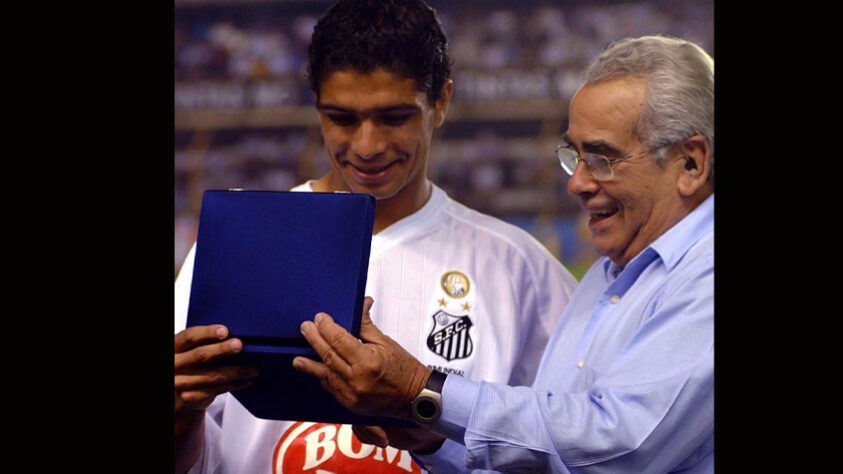  O volante Renato se aposentou em 2018 e hoje é diretor de futebol do Santos.