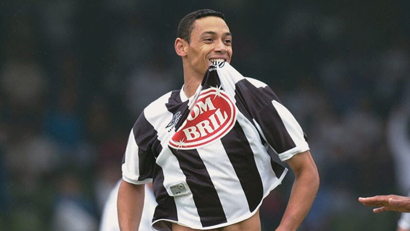 Ricardo Oliveira - Artilheiro da Libertadores de 2003, atacante está no top 10 dos artilheiros santista pós-Pelé e defende o Coritiba atualmente.