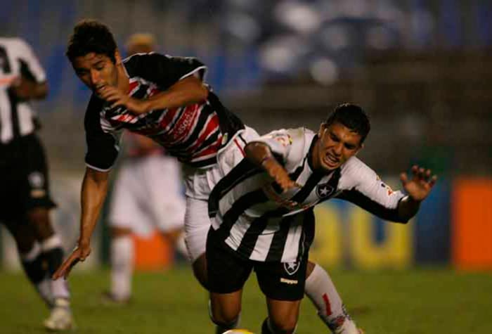 Santa Cruz (2º turno de 2006): Outro tradicional clube do Recife também somou apenas 10 pontos, mas no segundo turno do Brasileirão de 2006. No critério de desempate, foi melhor que o primeiro turno do Náutico em 2013.