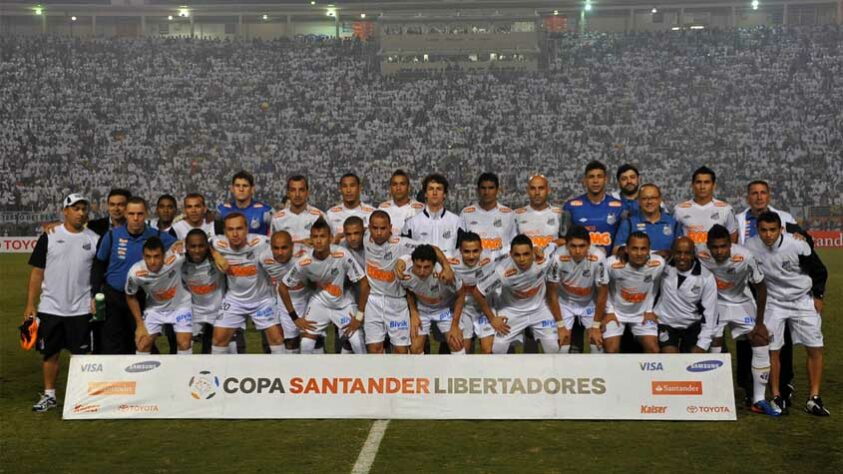 Há exatos dez anos, o Santos vencia o Peñarol por 2 a 1 no Pacaembu e conquistava o tricampeonato da Copa Libertadores da América. Entre os grandes nomes daquele título, o atacante Neymar, com apenas 19 anos, comemorava seu primeiro título internacional na carreira. Para saudar a data, relembre o elenco do Peixe e veja onde está hoje cada um dos campeões.