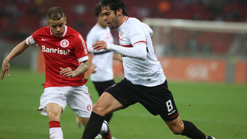 Campeonato Brasileiro 2014 - No Beira-Rio, o São Paulo dominou o Internacional e venceu com gol de Paulo Henrique Ganso. O destaque da noite foi Kaká, que teve uma de suas melhores atuações pelo São Paulo na última passagem pelo clube paulista.