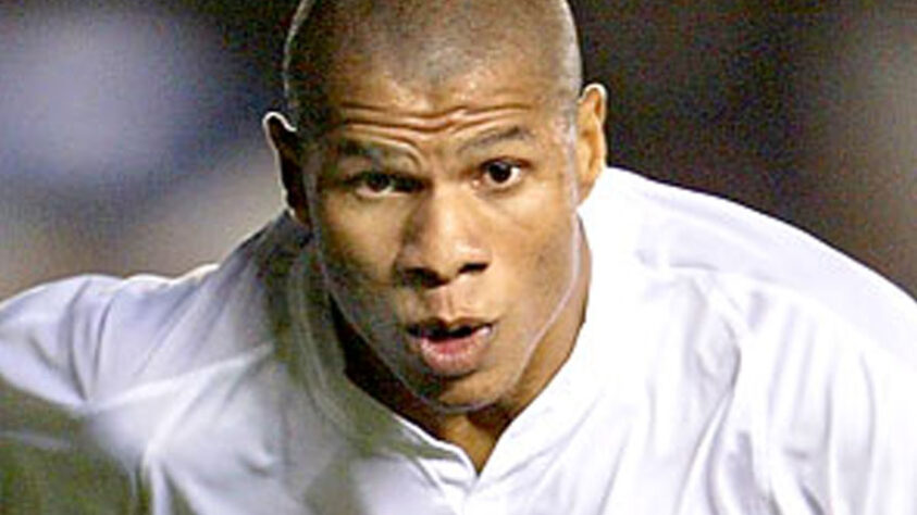 André Luis: Zagueiro titular no título brasileiro de 2002 e no vice da Libertadores, está aposentado.