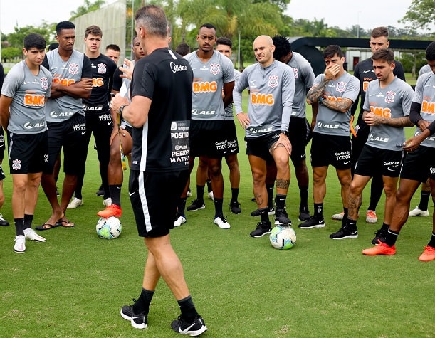 O Corinthians vem de derrota e para enfrentar o Bahia terá de lidar com a ausência de Cazares, e com um surto de Covid-19, que afastou dez jogadores do elenco, além daqueles que já estavam machucados e suspensos. Ao todo, o Timão terá 16 desfalques para esta quinta-feira; confira: