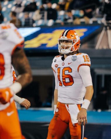 1 - Jacksonville Jaguars: Trevor Lawrence (QB). O produto de Clemson dá esperança de dias melhores na Flórida.