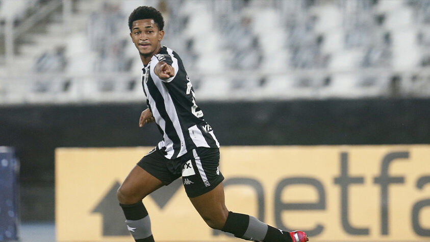 Warley: Fez o melhor jogo com a camisa do Botafogo contra o São Paulo, na 37ª rodada, no Nilton Santos. Jogador de velocidade pelos lados, o camisa 25 mostrou valor na reta final do Brasileirão e pode ser uma peça interessante na disputa da Série B.