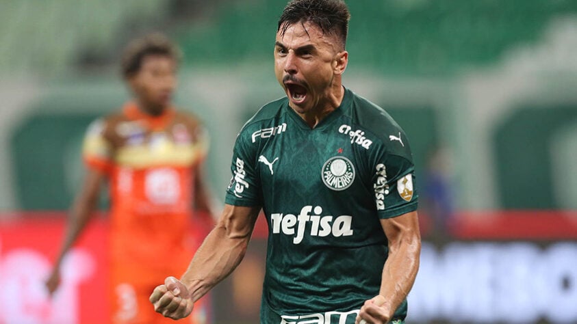 Willian - atacante - 34 anos - atualmente defende o rival Palmeiras.