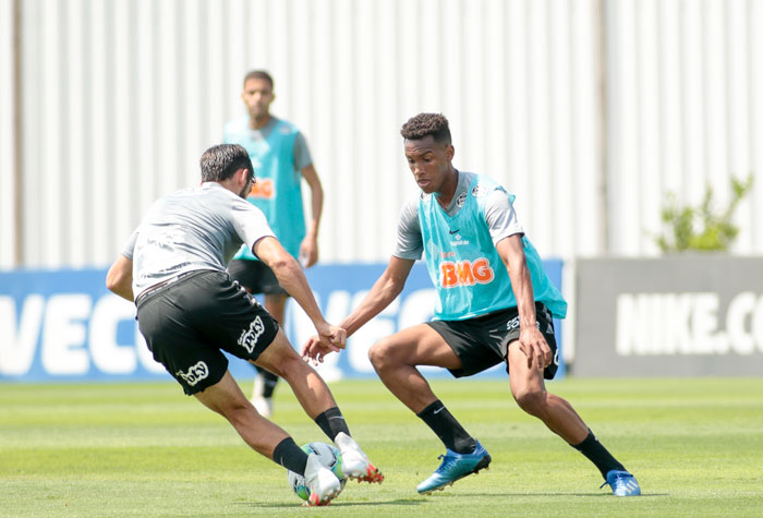 Cauê - Corinthians - Atacante -18 anos: Centroavante, com bom desempenho na base em 2019 e 2020, é considerado um reserva para Jô já para 2021. Convocado para a Seleção Brasileira sub-20 no fim do ano passado, foi artilheiro do time em um quadrangular amistoso na Granja Comary.