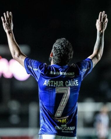 FECHADO - Arthur Caike, que estava emprestado ao Cruzeiro, rescindiu com a Raposa e fechou a sua ida ao Kashima Antlers do Japão.