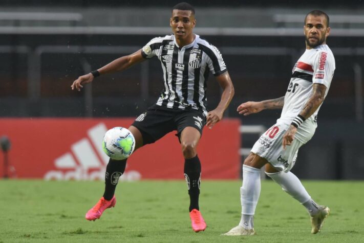 O São Paulo foi derrotado por 1 a 0, pelo Santos, no Morumbi, na tarde deste domingo (10). Com mais uma falha defensiva na saída de bola, a equipe de Diniz viu o adversário aproveitar o erro e abrir o placar no começo do segundo tempo. Confira as notas do São Paulo! (Por Redação SP)