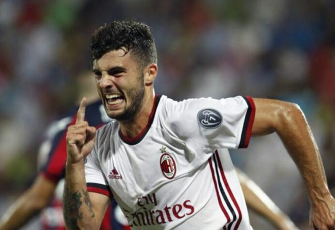 FECHADO - Cutrone já está na Espanhapara fechar o seu empréstimo com o Valencia, segundo a Sky Sports.