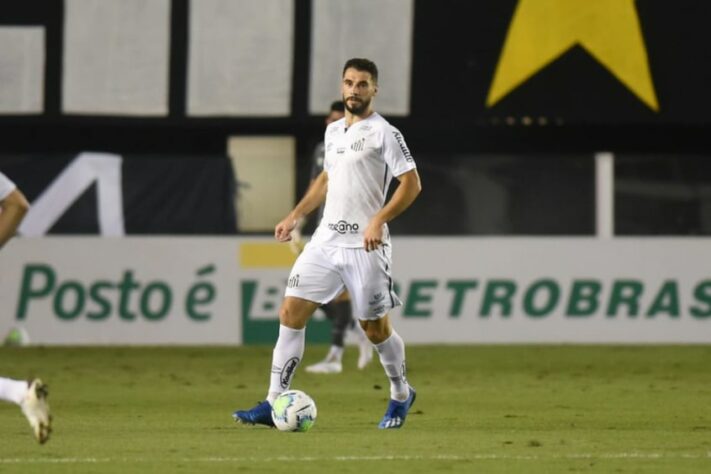 LAÉRCIO - Santos (C$ 3,60) - O jogador mais barato da defesa do Santos tem boas chances de pontuar com o SG atuando em casa diante de um Coritiba que só venceu em uma das últimas 15 rodadas. Tem média de dois desarmes por partida.