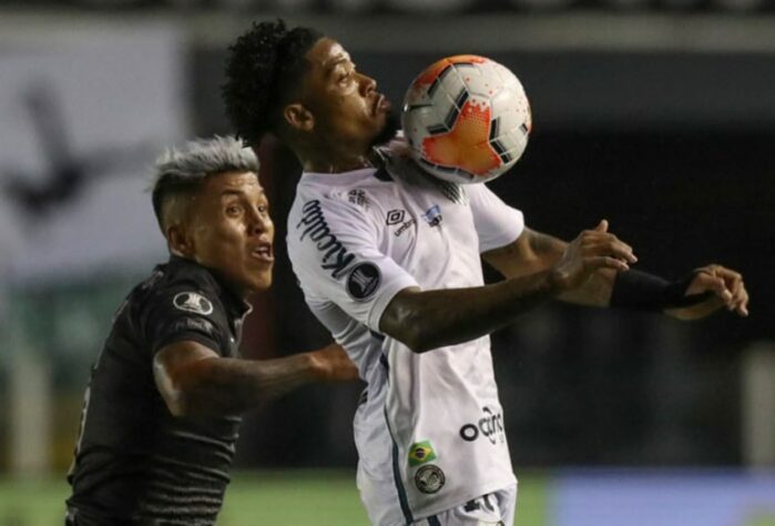 FLOP: O Santos perdeu para a LDU por 1 a 0 na Vila, tomou sustos e só garantiu vaga nas quartas da Libertadores pelos gols marcados fora de casa no primeiro confronto.