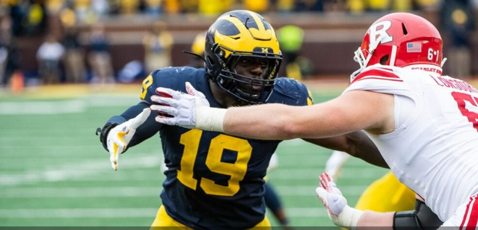 10 – Dallas Cowboys: Kwity Paye (Edge): Atlético, o jogador de Michigan teve bons momentos na temporada 2020 no College Football, aumentando sua cotação no próximo Draft.