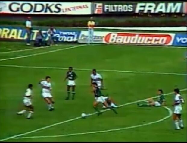 Campeonato Paulista 1992 - São Paulo x Palmeiras. Campeão: São Paulo. O Tricolor venceu as duas. A ida foi 4 a 2 e a volta 2 a 0. Título do São Paulo no Morumbi. 