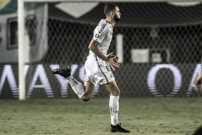 FECHADO! - O Fortaleza ganhou um reforço para a zaga com a adição de Wagner Leonardo e está bem perto de tornar oficial a contratação do goleiro Fernando Miguel. Wagner chegou por acordo de empréstimo junto ao Santos até março de 2023, porém com opção de compra fixada.