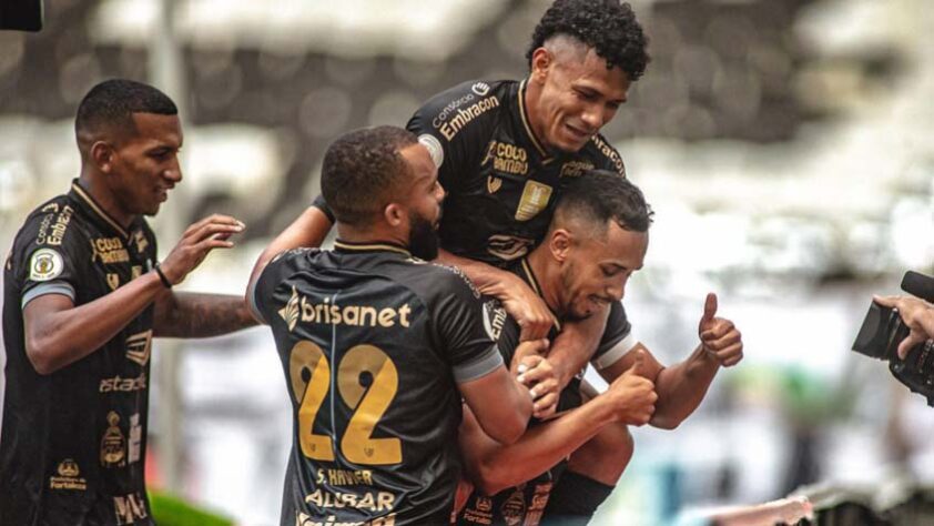 CEARÁ: 10 vices no século 21 - Copa do Nordeste 2014 / Campeonato Cearense 2001, 2004, 2009, 2010, 2015, 2019 e 2020 / Copa dos Campeões Cearenses 2018 2019. - Número de títulos conquistados no século: 10.