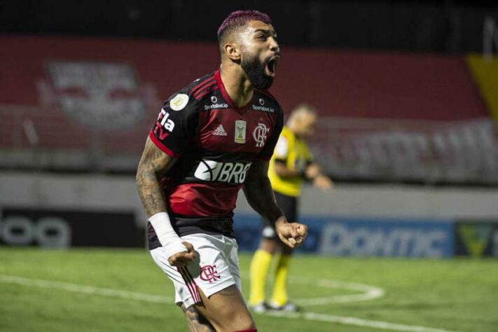 João Marcos Santana, da redação do Rio de Janeiro: "O Flamengo é o grande favorito para o título nesta reta final. O Internacional, após uma grande sequência, parece ter perdido o fôlego justamente no momento em que o Rubro-Negro se acertou sob o comando de Rogério Ceni. Se assumir a liderança neste fim de semana, o Flamengo pode ser campeão com uma rodada de antecedência, justamente no confronto com o Inter, no Maracanã".