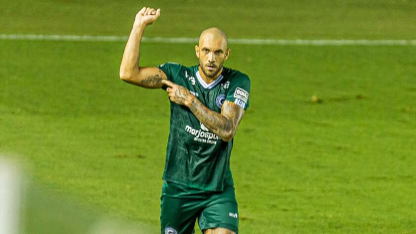 O atacante Fernandão também deixou o Esmeraldino após o fim do contrato.