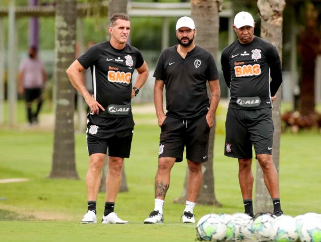 Após folga no dia seguinte da vitória por 2 a 1 sobre o Ceará, o Corinthians se reapresentou nesta sexta-feira com novidades, como a volta de Lucas Piton, a presença de jogadores do sub-23 e do técnico Danilo, além de Jemerson no campo. Confira as imagens do treino na galeria a seguir: