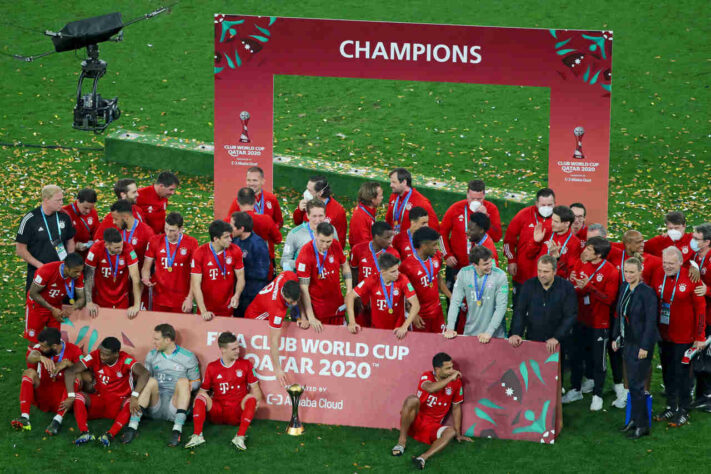 Jogadores do Bayern posando para foto.