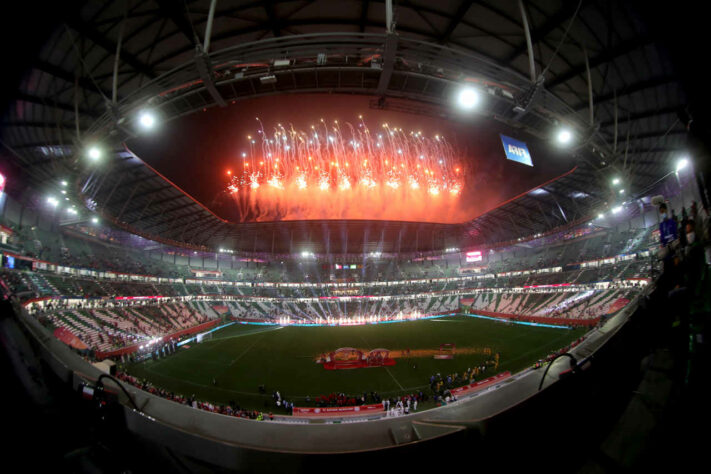 Fogos no Estádio da Cidade da Educação.