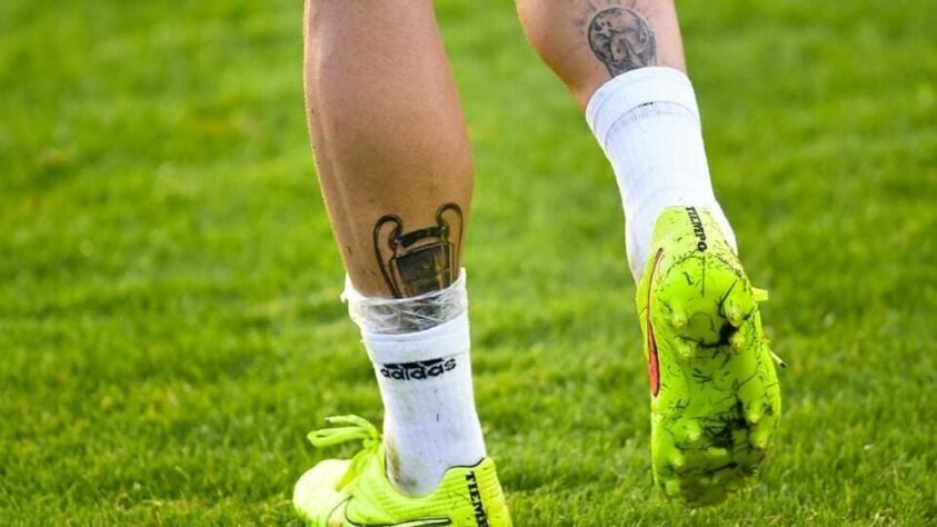 Sergio Ramos tatuou a conquista da Champions League do Real Madrid em 2014.