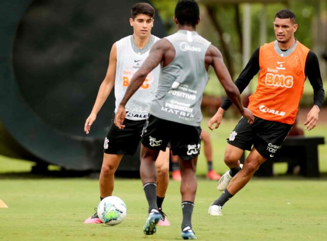 Araos foi titular nos últimos dois jogos do Corinthians e agradou Vagner Mancini.