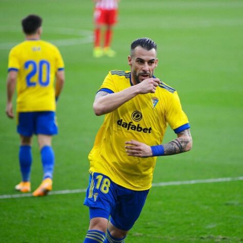 O espanhol Álvaro Negredo, de 35 anos, tem contrato com o Cádiz FC até o final de junho.