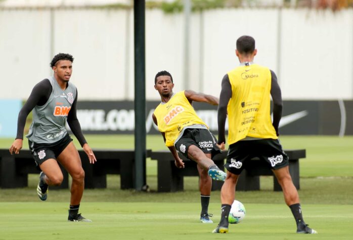 Éderson e Jonathan Cafú, que nem ficaram no banco contra o Ceará, treinaram com o grupo.