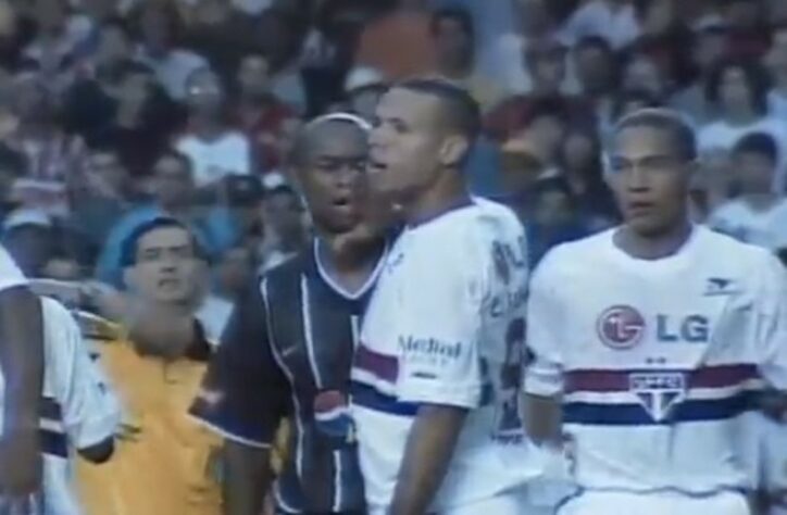 Campeonato Paulista 2003 - São Paulo x Corinthians. Campeão: Corinthians. O Alvinegro venceu os dois jogos por 3 a 2 e conquistou o caneco do estadual.