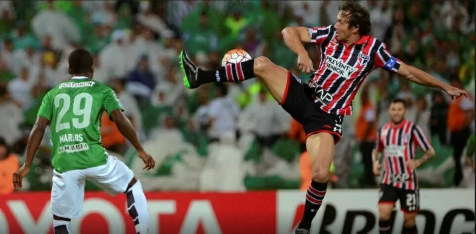 No jogo da ida, no Morumbi, o zagueiro Maicon, um dos pilares da equipe, foi expulso após agredir o colombiano Miguel Borja com o jogo parado. O atacante ainda foi responsável por fazer os dois gols naquela partida, que acabou em 2 a 0. Ele voltou a marcar dois gols no jogo da volta, na Colômbia, que terminou em 2 a 1 de virada para os donos da casa. O gol são-paulino foi marcado por Calleri. O jogo ficou marcado por polêmicas envolvendo um possível pênalti para o São Paulo e as tumultuosas expulsões de Diego Lugano e Wesley após uma confusão. 