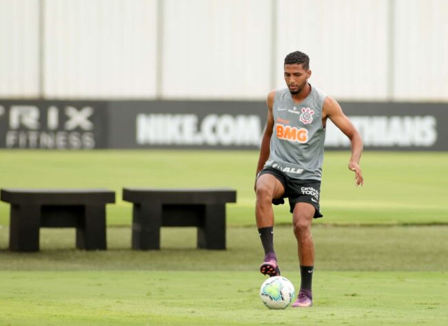 O volante Emerson foi outro do sub-23 que esteve presente no treino desta manhã.