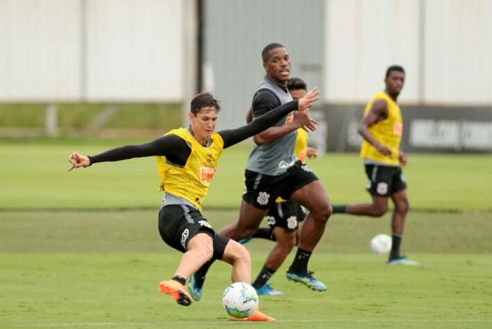 Mateus Vital, que entrou no segundo tempo da vitória sobre o Ceará, treinou em campo.