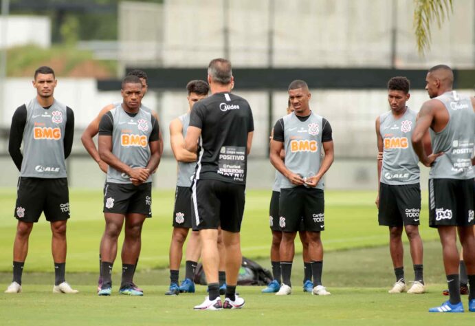 Mancini comandou um coletivo com reservas na vitória contra o Ceará, na última quarta-feira (3), e sete garotos do sub-23, que agora fazem parte do elenco de transição aos profissionais.