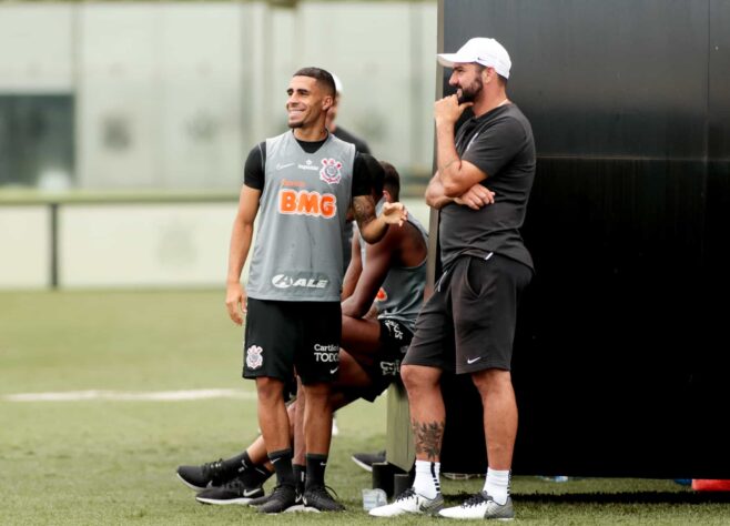 Gabriel conversou com Danilo, atual técnico do sub-23, durante a atividade