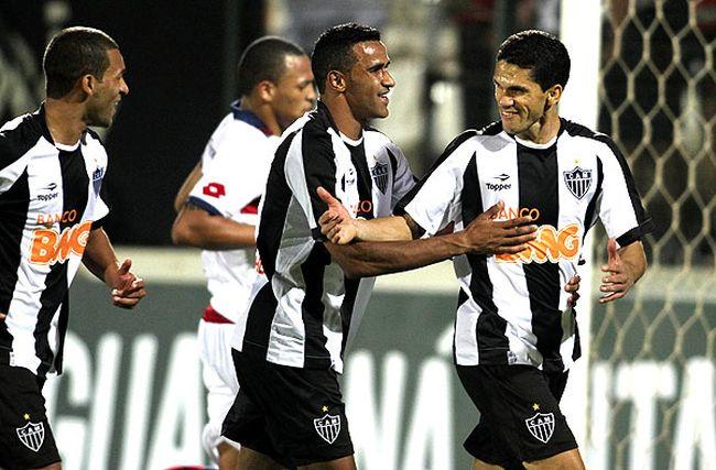 ATLÉTICO-MG - Magno Alves e Neto Berola - 2011 não foi um bom ano para o Atlético-MG, mas Magno Alves se salvou no ataque, marcando 18 gols em 50 jogos. Neto Berola, seu parceiro pelos lados, anotou 13 gols e 7 assistências.