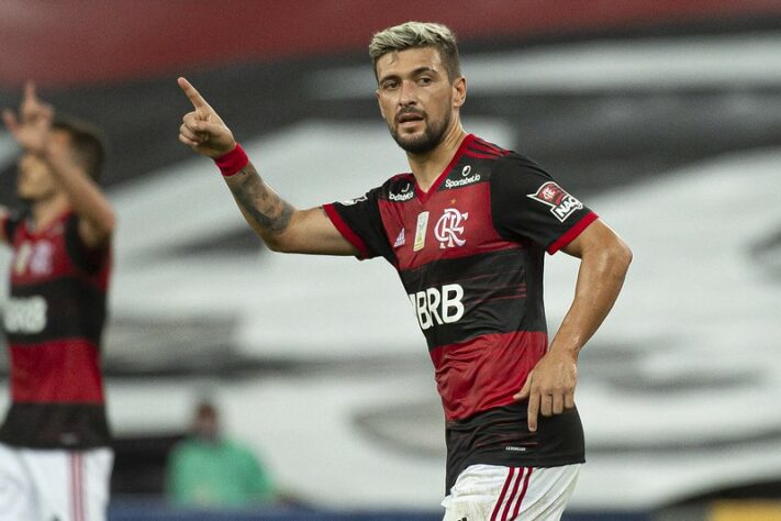 ARRASCAETA - Flamengo (C$ 19,33) - Um dos jogadores com maior potencial explosivo do Cartola, tem a capacidade de passar dos 10 pontos na grande maioria das rodadas. Atuando em um dos melhores ataques do campeonato, o uruguaio sempre é boa opção, mesmo num difícil duelo contra o São Paulo, no Morumbi.