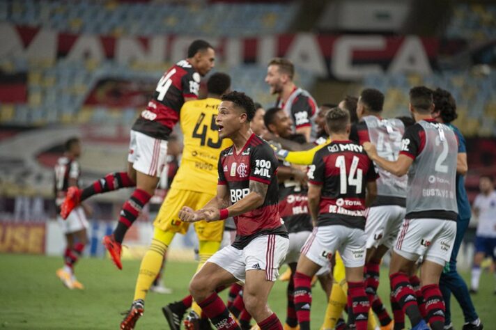 8. Espírito de superação - Mesmo em um ano atípico, com duas trocas de treinadores, o Flamengo superou as críticas e as eliminações nas copas para conquistar o octacampeonato brasileiro.