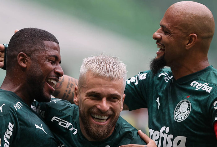 5º - Palmeiras: 22 pontos - seis vitórias - quatro empates - seis derrotas - 17 gols feitos - 17 gols sofridos.