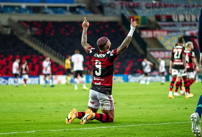 1º - Flamengo: 33 pontos - 10 vitórias - três empates - quatro derrotas - 31 gols feitos - 22 gols sofridos.