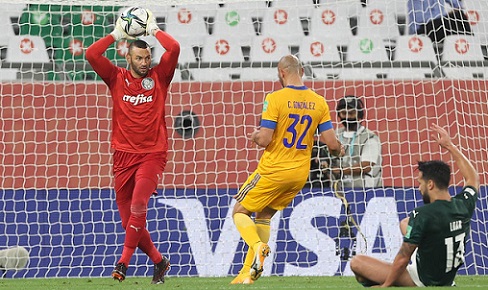 O Palmeiras foi derrotado pelo mexicano Tigres na tarde deste domingo, em Doha, no Qatar, por 1 a 0, e está eliminado do Mundial de Clubes da Fifa. O goleiro Weverton mais uma vez foi o nome do Verdão, com três defesas magistrais, mas não evitou a eliminação. Veja as notas do Palmeiras no LANCE! (por Nosso Palestra)