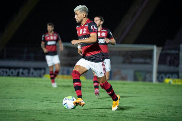 Gabriel Santos, da redação de São Paulo: "Pelo atual momento, acredito que o Flamengo será campeão. A derrota para o Sport, no Beira-Rio, pode fazer com o que o Internacional apresente queda no rendimento. O confronto da 37ª rodada vai decidir, mas acredito que o Fla leva o Brasileirão."