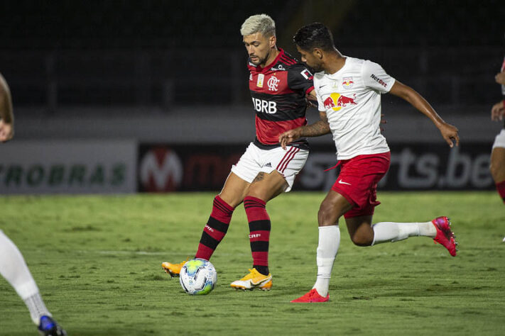 Red Bull Bragantino - SOBE: Cleiton, que fez três grandes defesas, foi o principal destaque do Massa Bruta. | DESCE: De volta ao time titular, Ricardo Ryller perdeu a maioria das divididas e cometeu pênalti bobo em Gustavo Henrique.