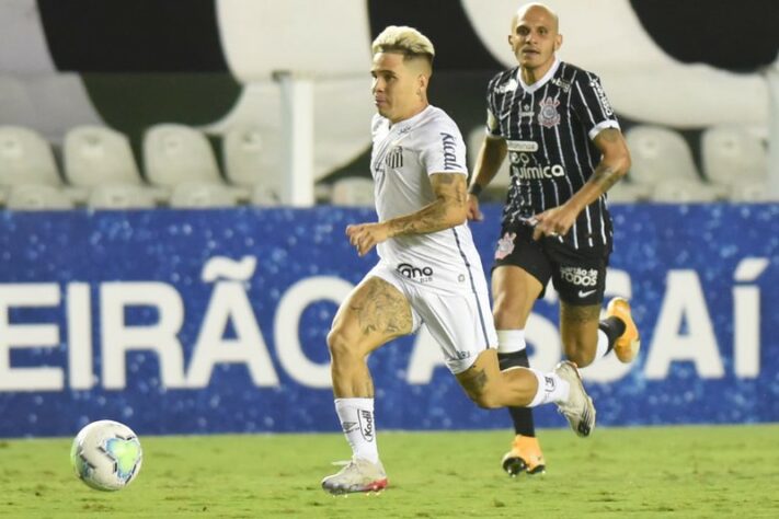 O Santos derrotou o Corinthians por 1 a 0, nesta quarta-feira, na Vila Belmiro, em duelo atrasado do Brasileirão. O atacante Soteldo entrou no intervalo, fez grandes lances, participou do gol de Marcos Leonardo e depois deixou o campo machucado. O Peixe pulou para a 8ª posição com a vitória no clássico. Confira as notas do Santos no LANCE! (por Diário do Peixe)