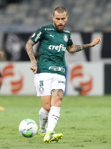 O Palmeiras se despediu do Campeonato Brasileiro, já sem mais ambições, derrotado pelo Atlético-MG por 2 a 0, nesta quinta-feira, no Mineirão. O jovem goleiro Vinícius e o meia Lucas Limas foram alguns bons destaques do Verdão, mesmo no revés. Confira as notas do Palmeiras no LANCE! (por Nosso Palestra)