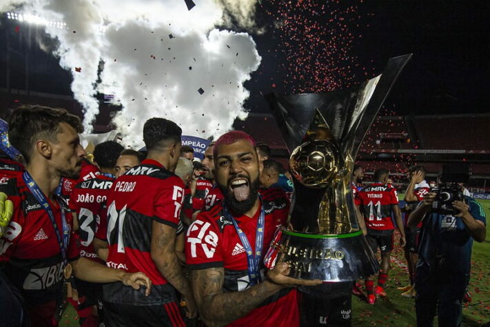 2. Gabigol até 2024 - Principal figura do Flamengo nos últimos anos, Gabriel Barbosa tem tudo para escrever o nome entre os maiores ídolos da história do Flamengo.
