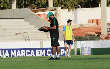 GLÁUBER RAMOS - Goiás (C$ 6,18) - O treinador mais barato dos favoritos tem potencial para vencer o duelo contra um Botafogo já rebaixado em casa. O Esmeraldino vem tendo bons desempenhos nos confrontos diretos e, assim, confiamos no triunfo do Goiás.