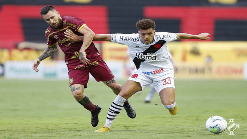 18º - Sport 0x2 Vasco - Campeonato Brasileiro 2020. Neto Borges cruzou e Cano marcou seu segundo gol no jogo, na Ilha do Retiro. 